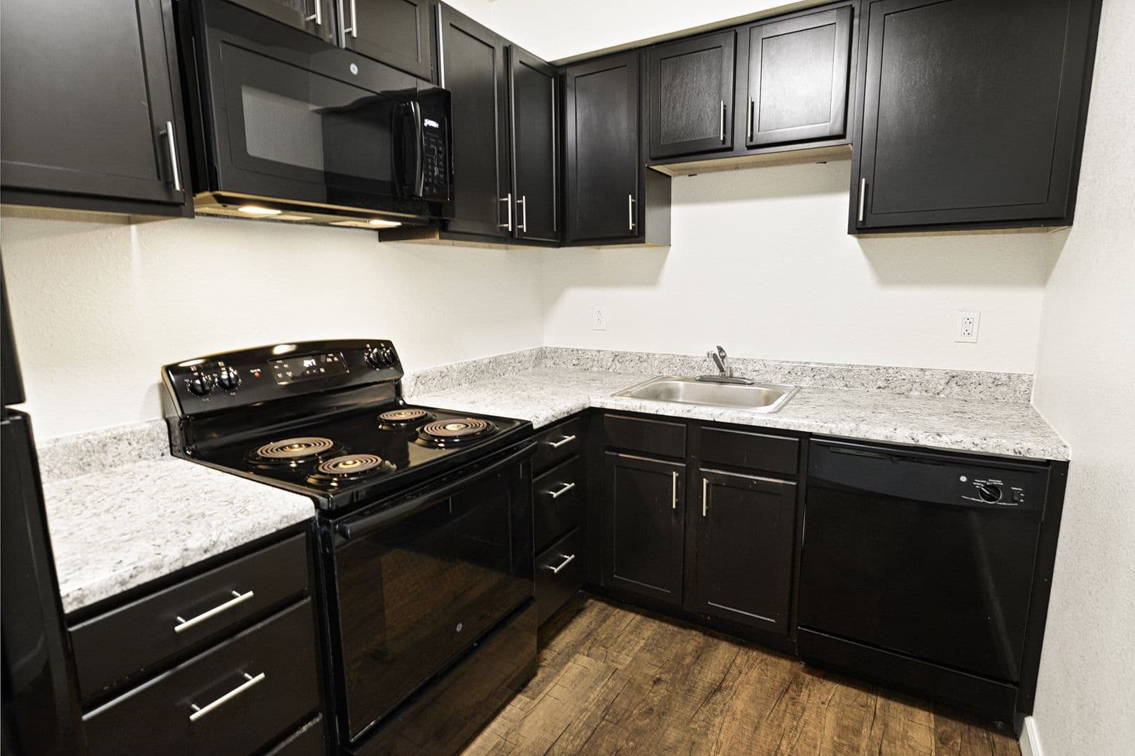 Wood River Apartment: 543 Charles Ave