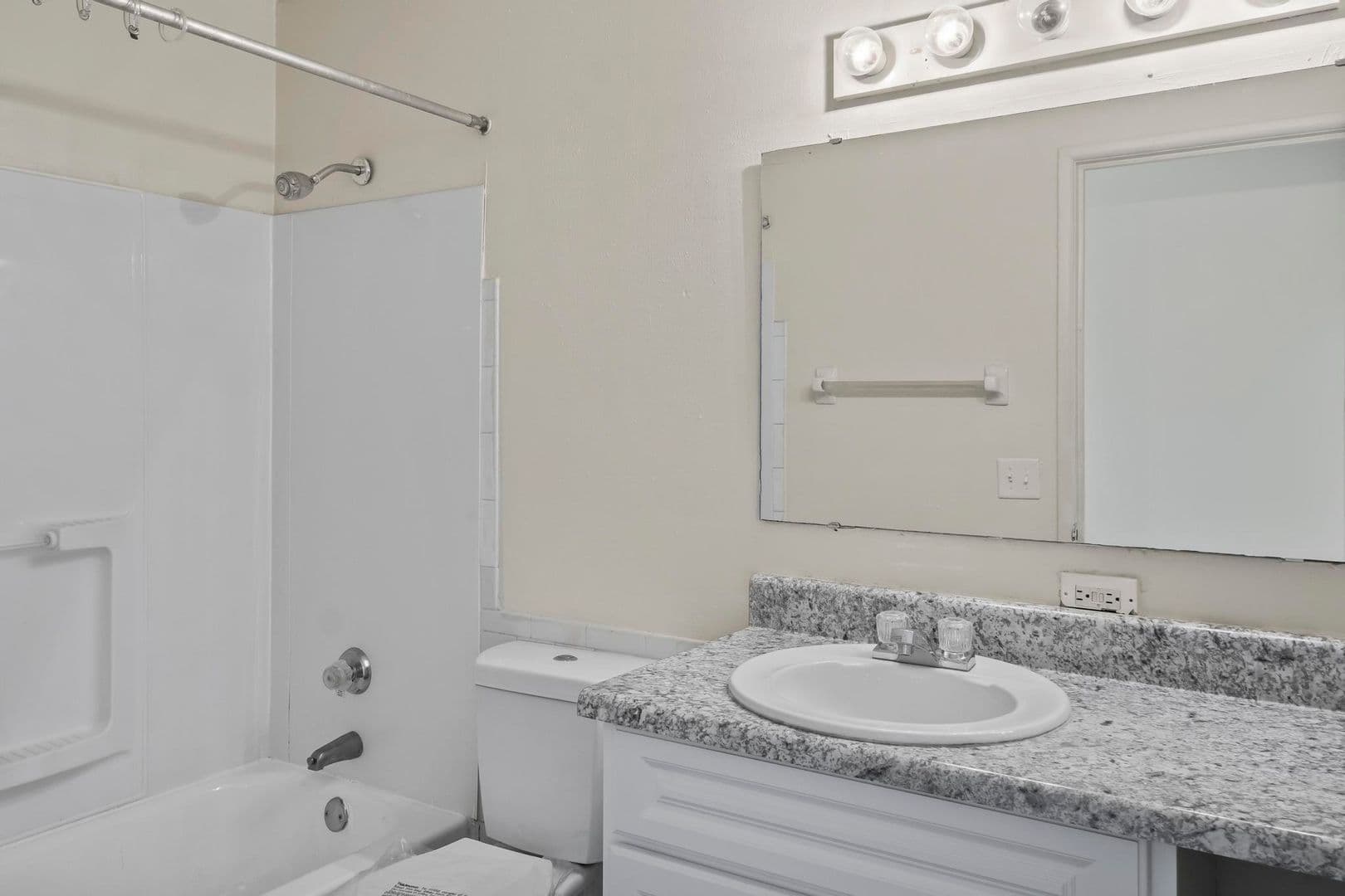 St Ann Apartment: 11120 Graben Dr, Apt D