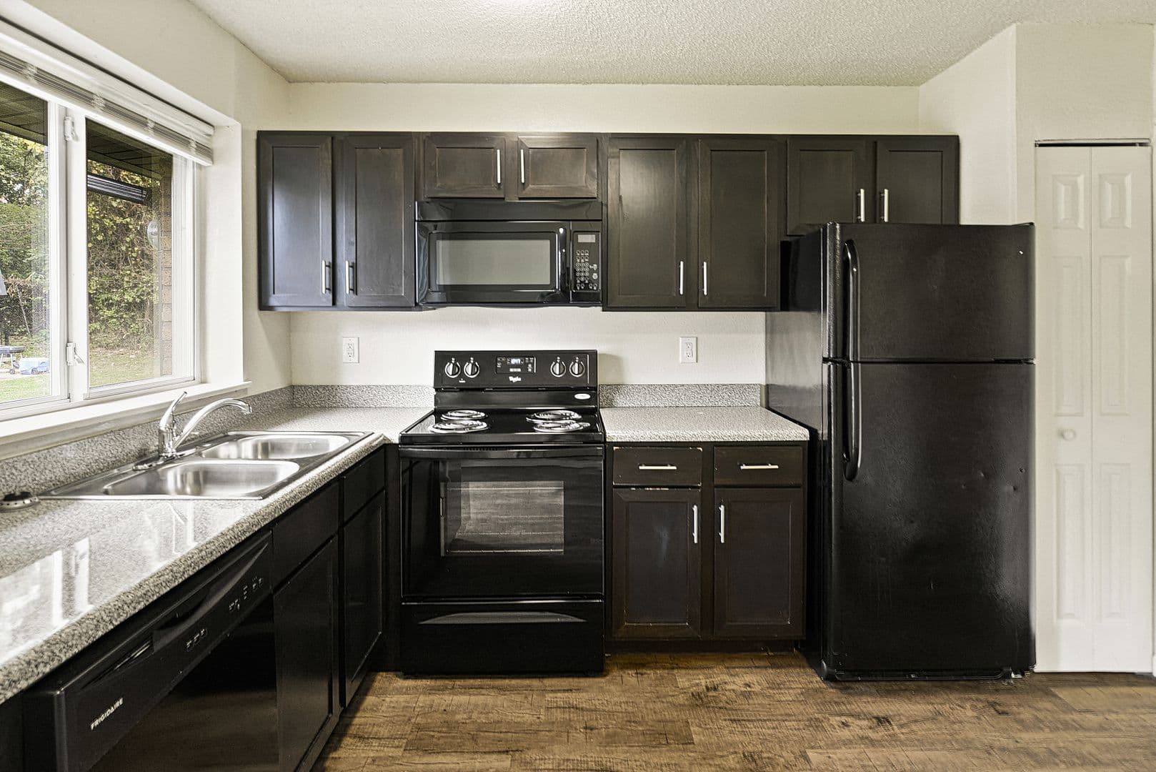 St Ann Apartment: 11120 Graben Dr, Apt D