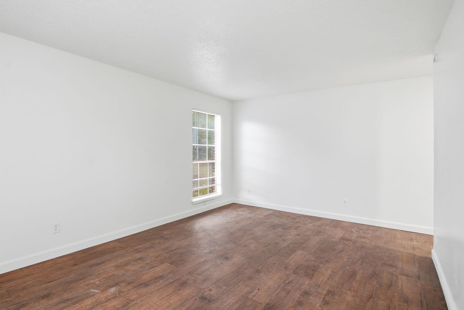 Jackson Apartment: 5255 Manhattan Road