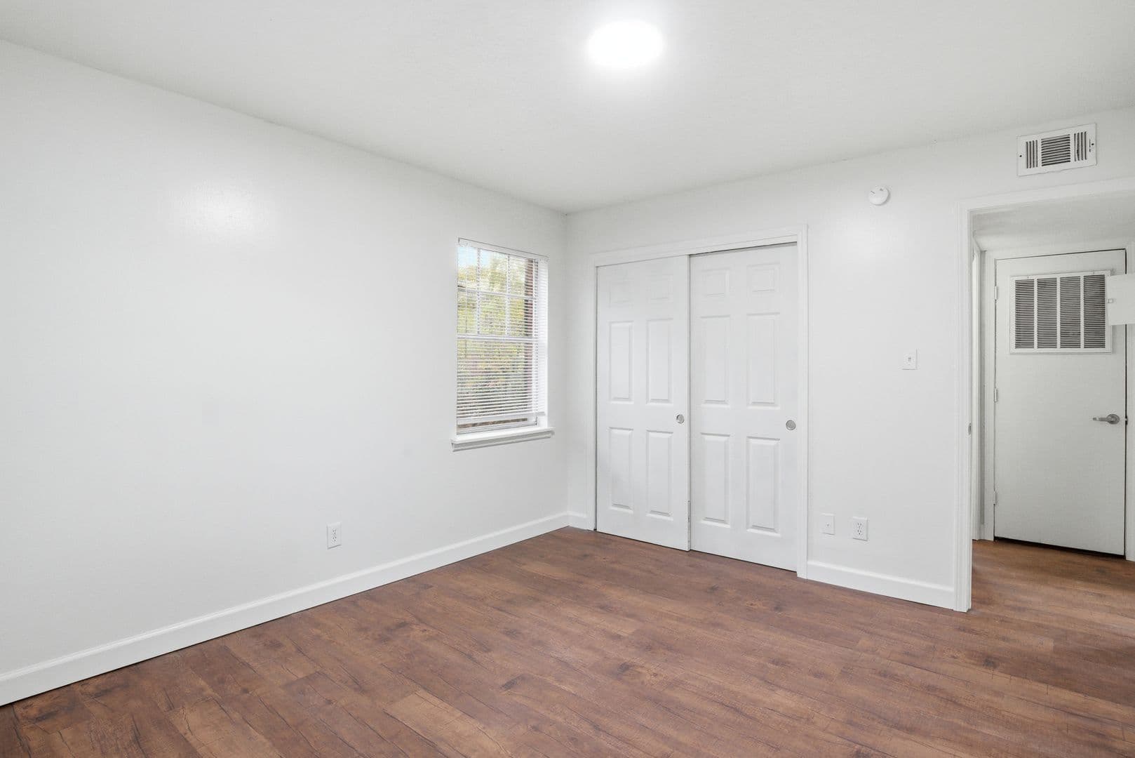 Jackson Apartment: 5255 Manhattan Road