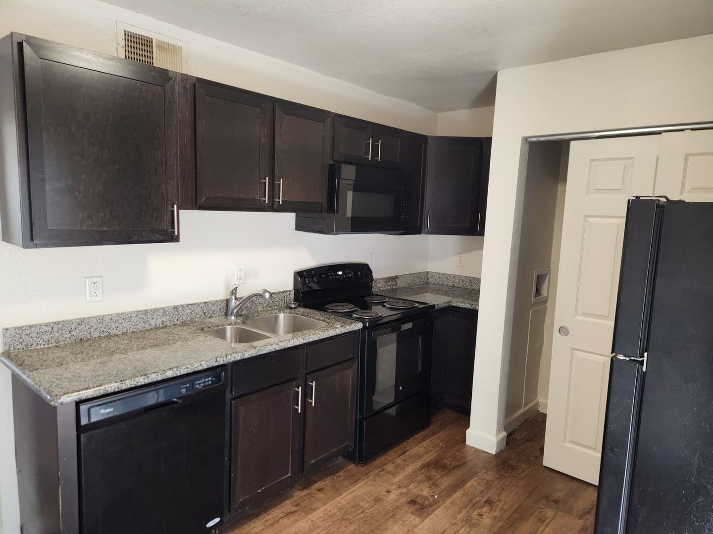 Belleville Apartment: 101 Adeline Dr.