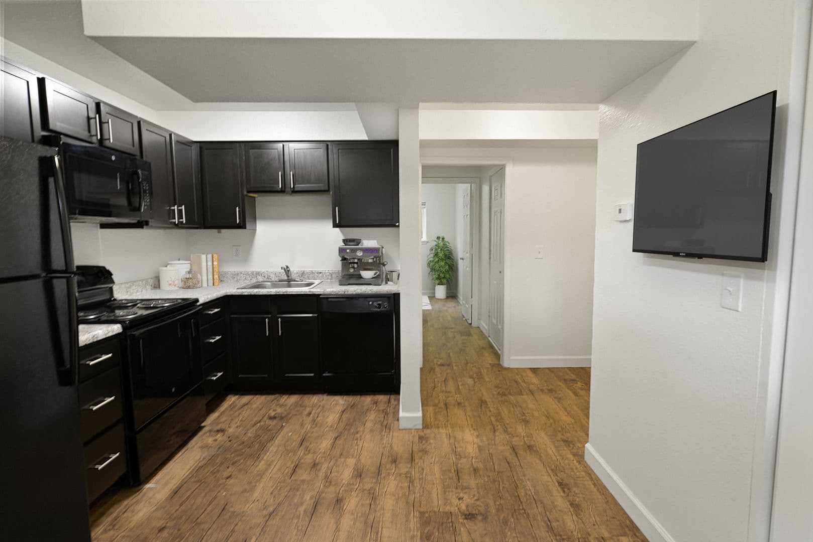 Wood River Apartment: 543 Charles Ave