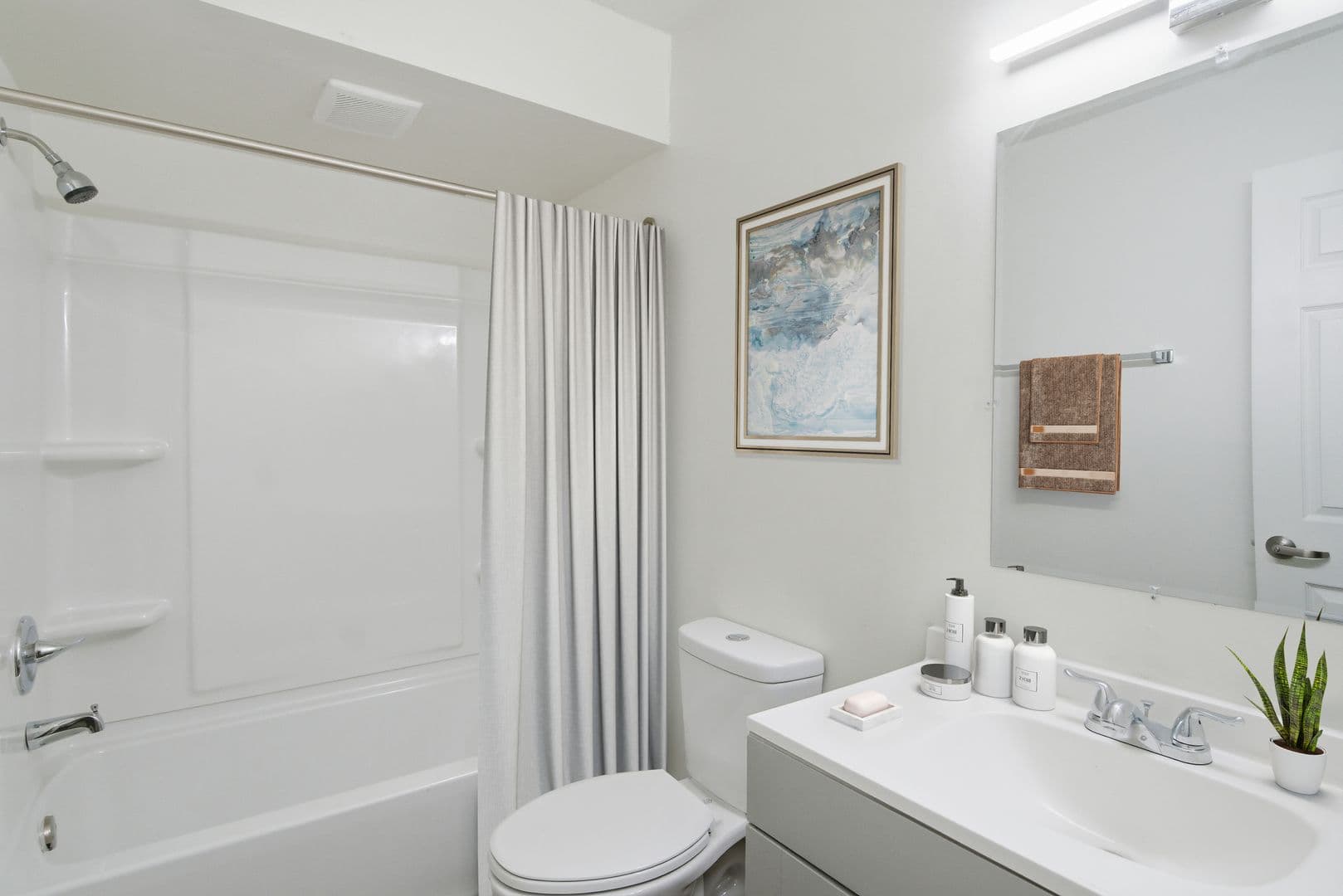Jackson Apartment: 5255 Manhattan Road