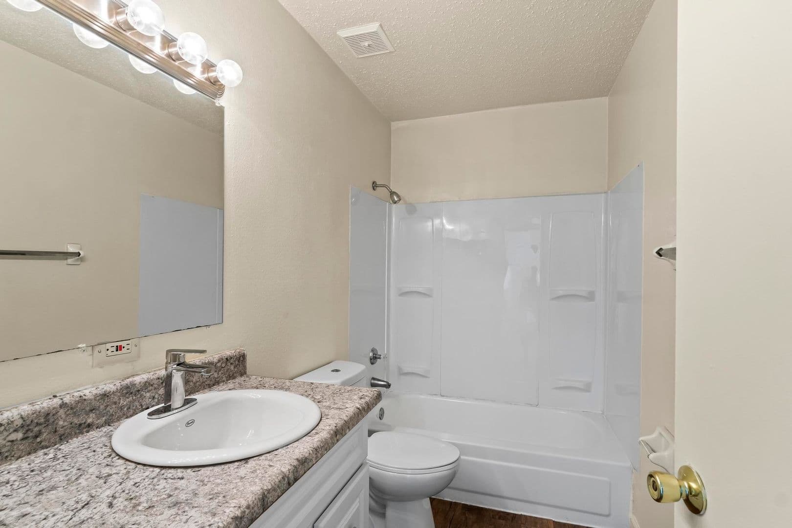St Ann Apartment: 11120 Graben Dr, Apt D