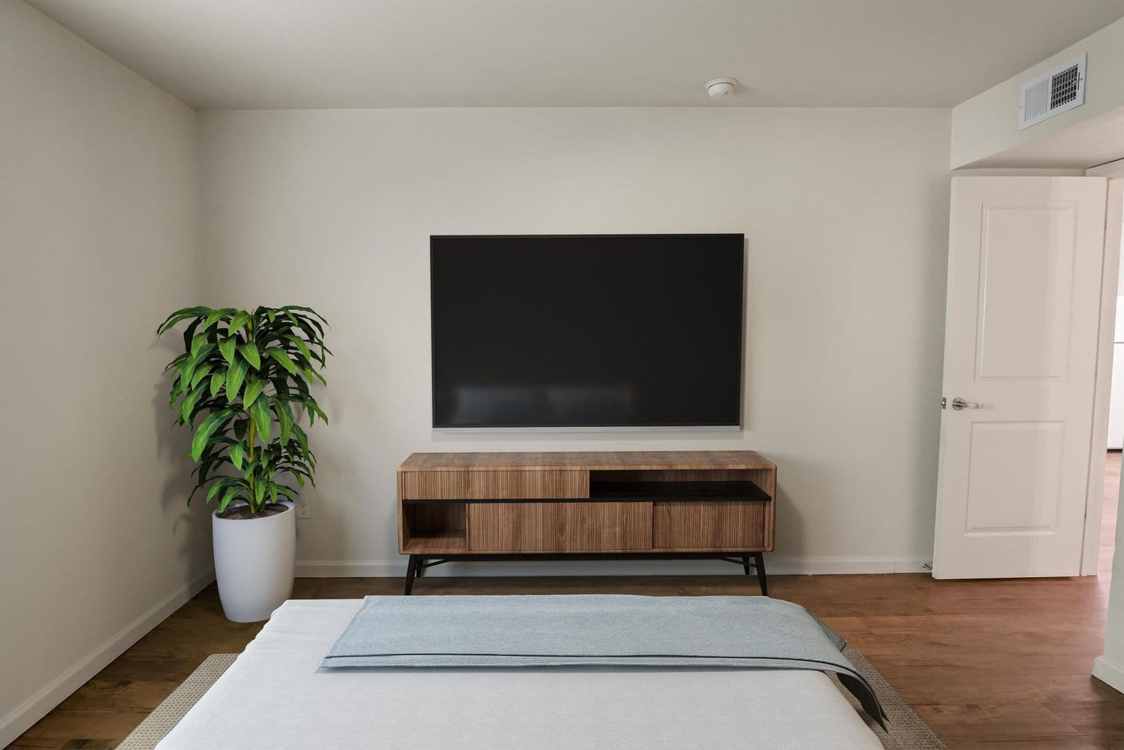 St Ann Apartment: 11120 Graben Dr, Apt D