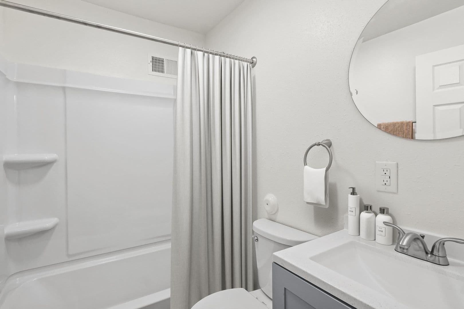 Granite City Apartment: 4078-01 Kathy Dr