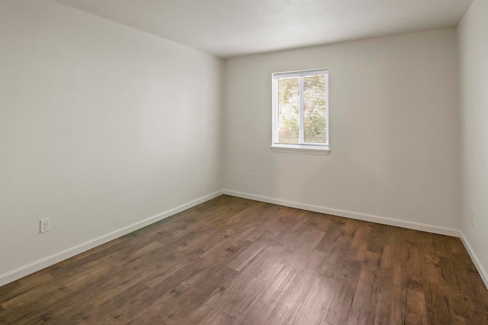 St Ann Apartment: 11120 Graben Dr, Apt D