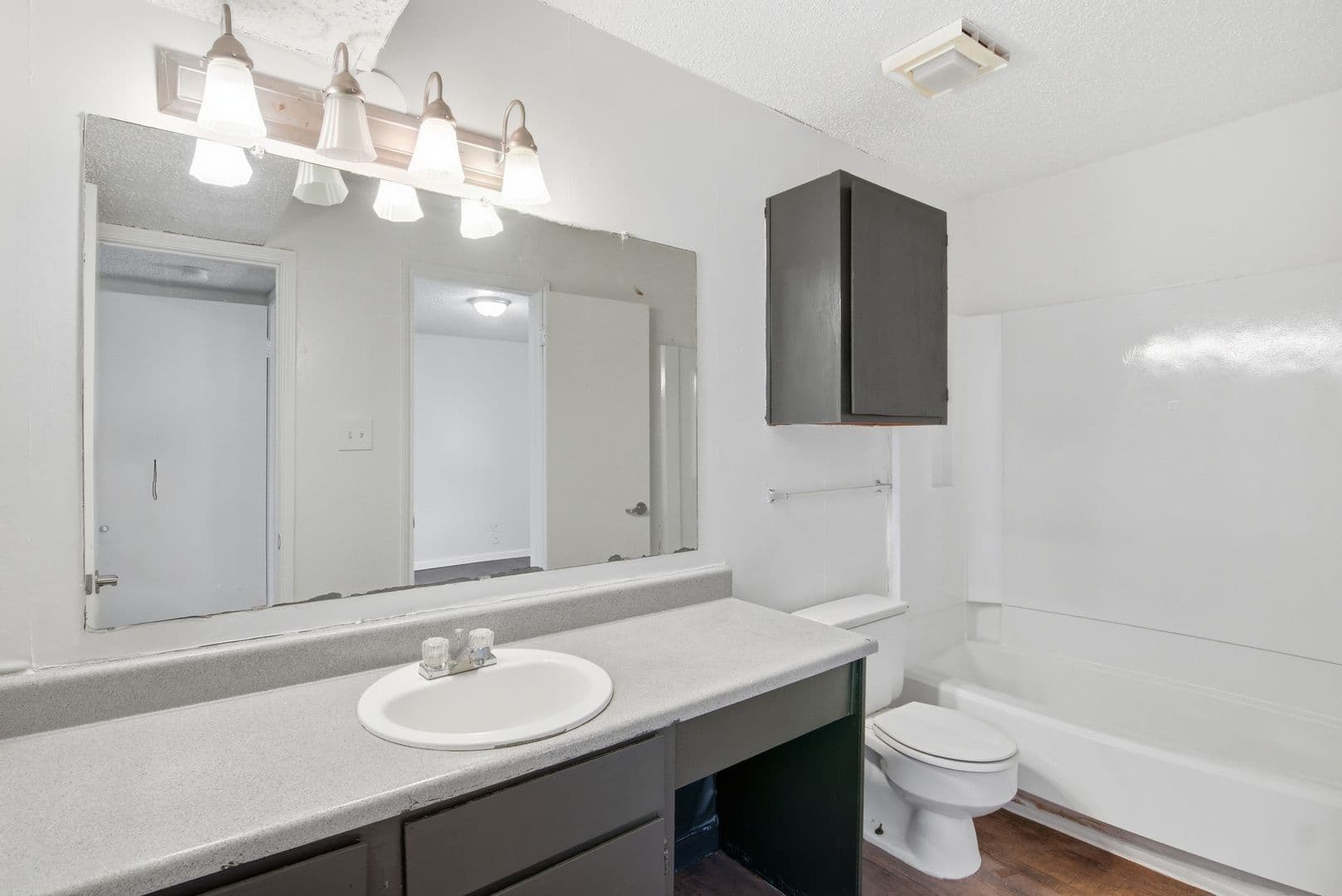 Jackson Apartment: 4901 Mc Willie Circle