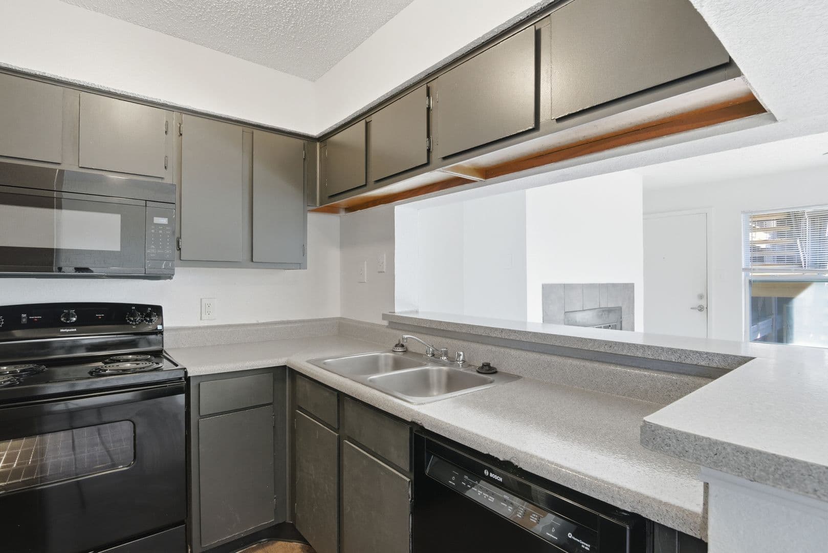 Jackson Apartment: 4901 Mc Willie Circle