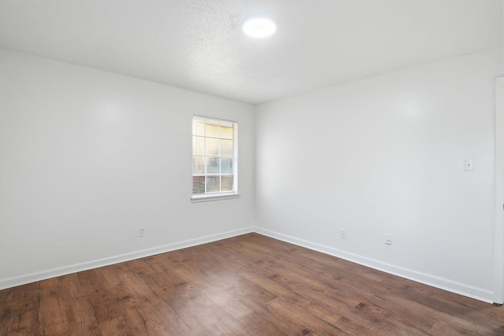 Jackson Apartment: 5255 Manhattan Road