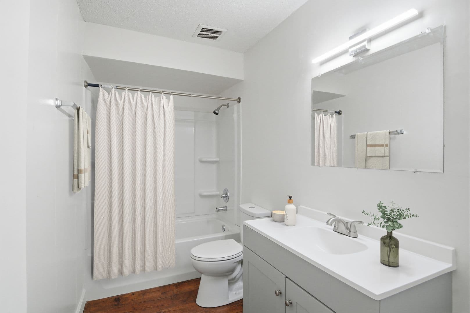 Jackson Apartment: 5255 Manhattan Road