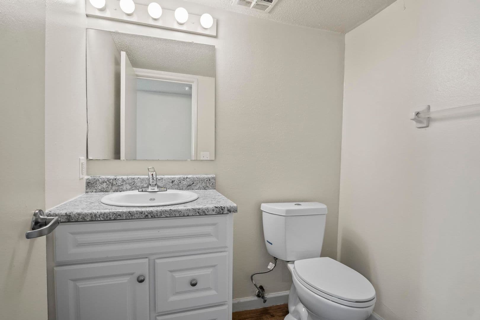 St Ann Apartment: 11120 Graben Dr, Apt D