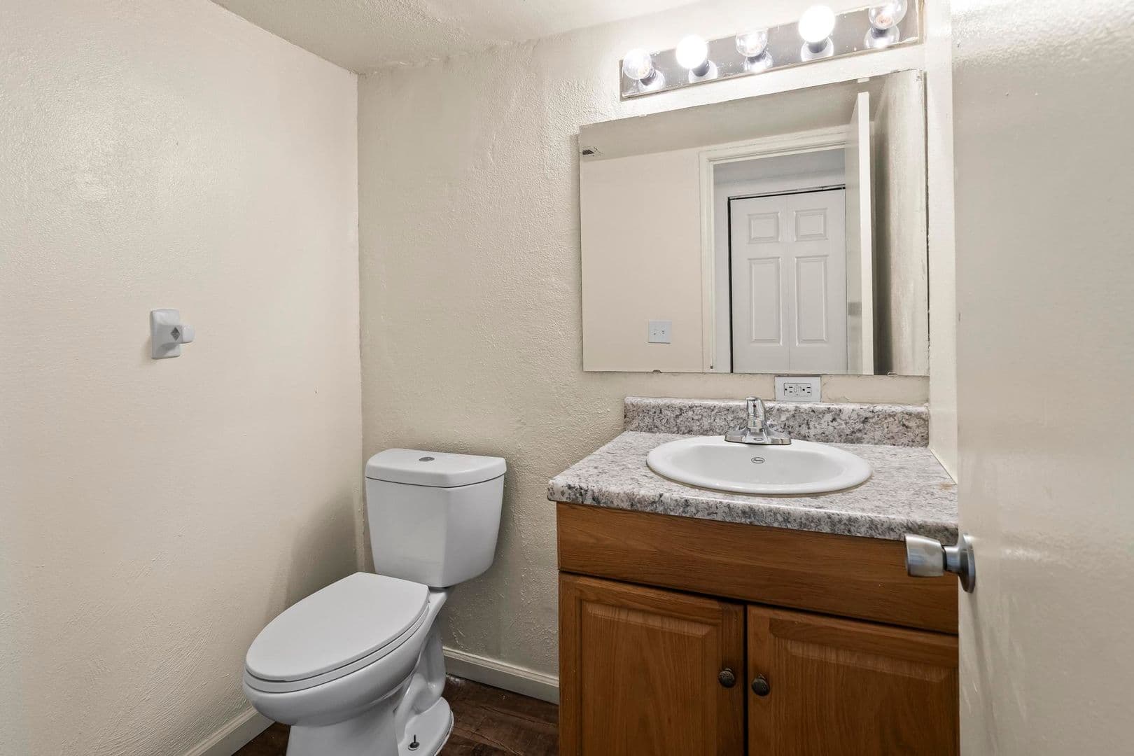 St Ann Apartment: 11120 Graben Dr, Apt D