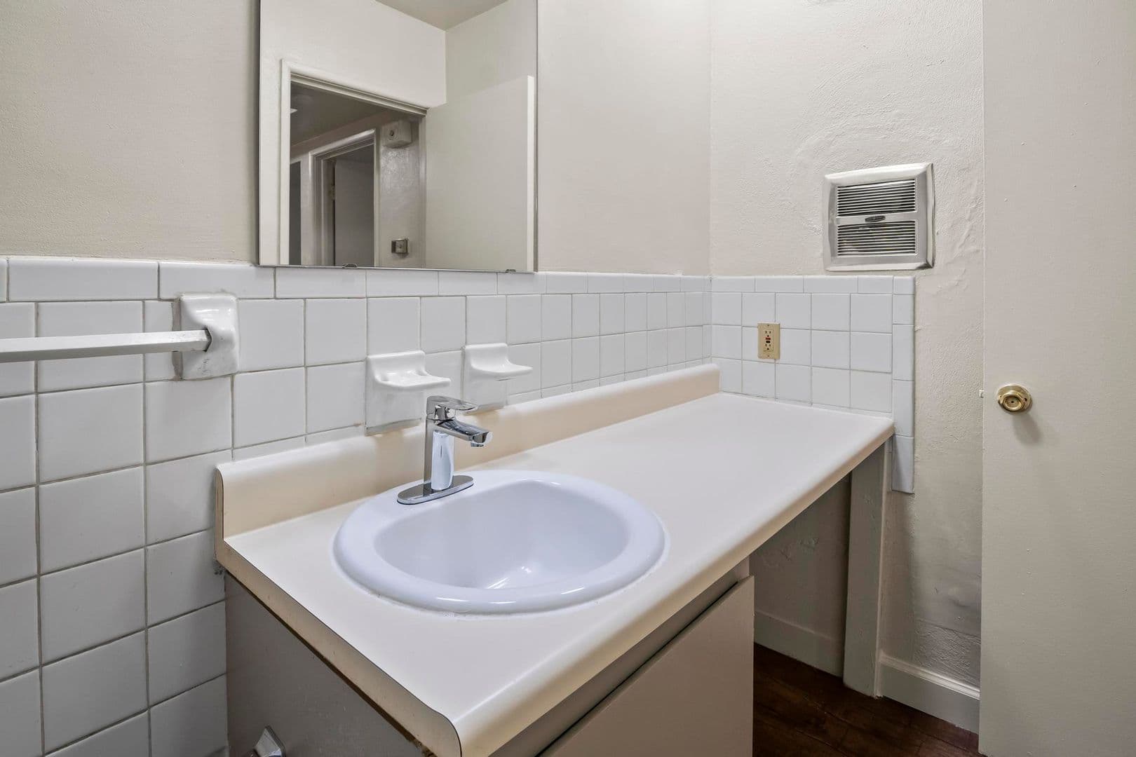 St Ann Apartment: 11120 Graben Dr Apt D