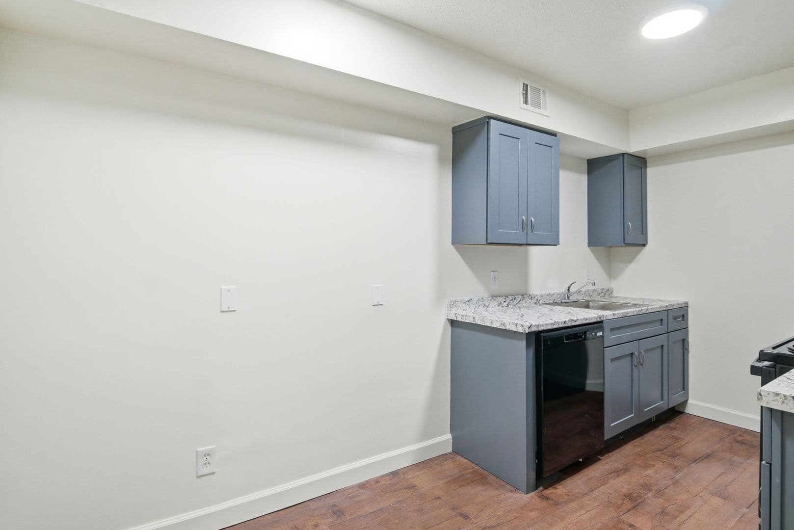 Jackson Apartment: 5255 Manhattan Road