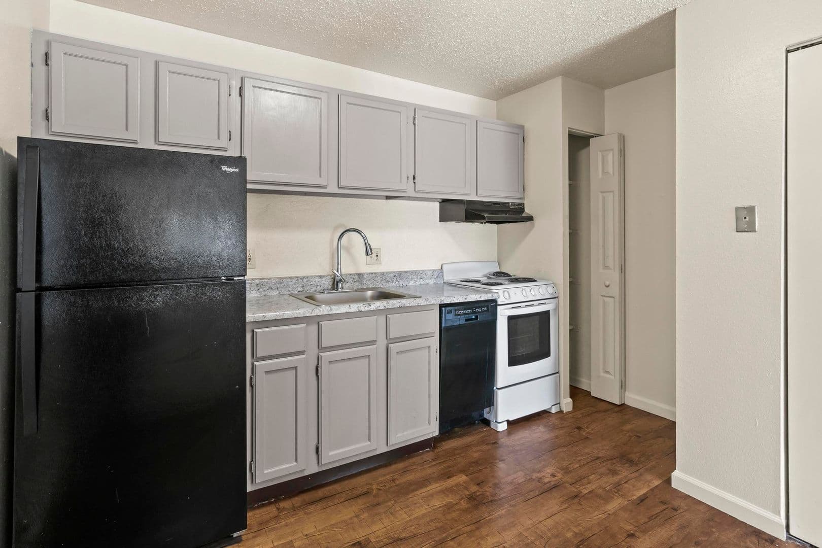 St Ann Apartment: 11120 Graben Dr, Apt D