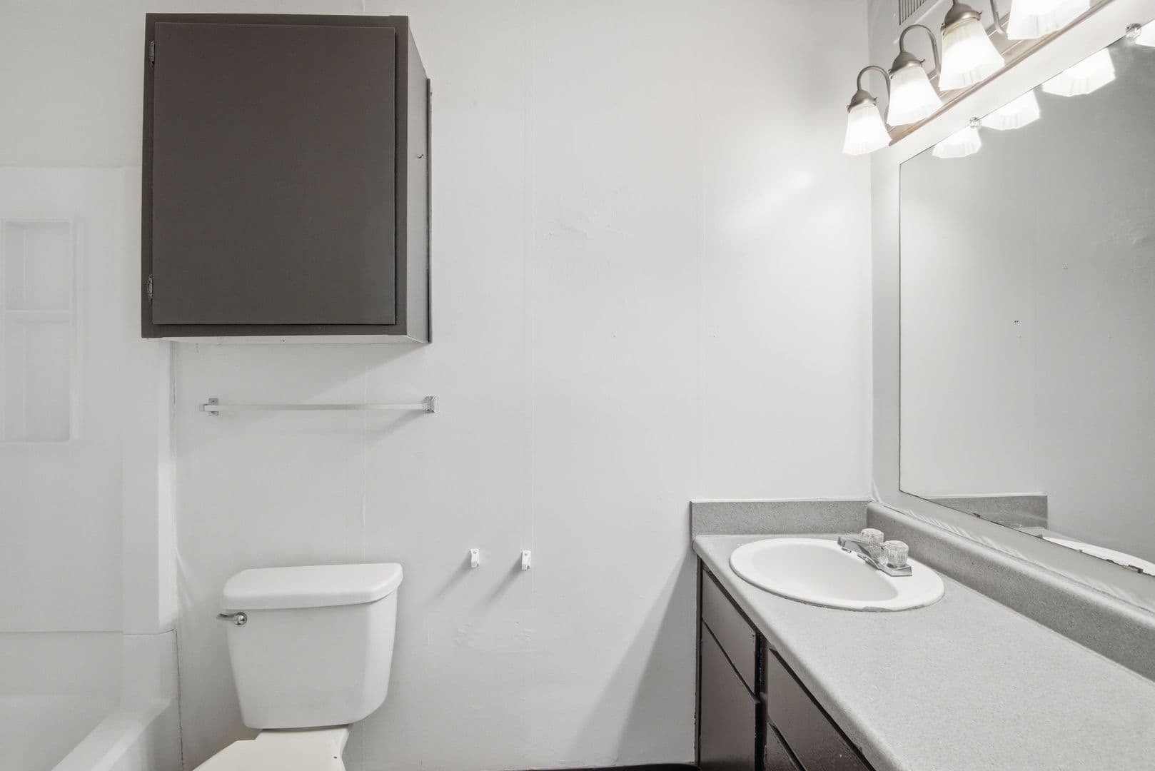 Jackson Apartment: 4901 Mc Willie Circle