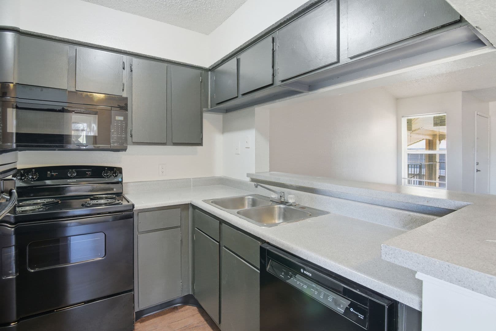 Jackson Apartment: 4901 Mc Willie Circle