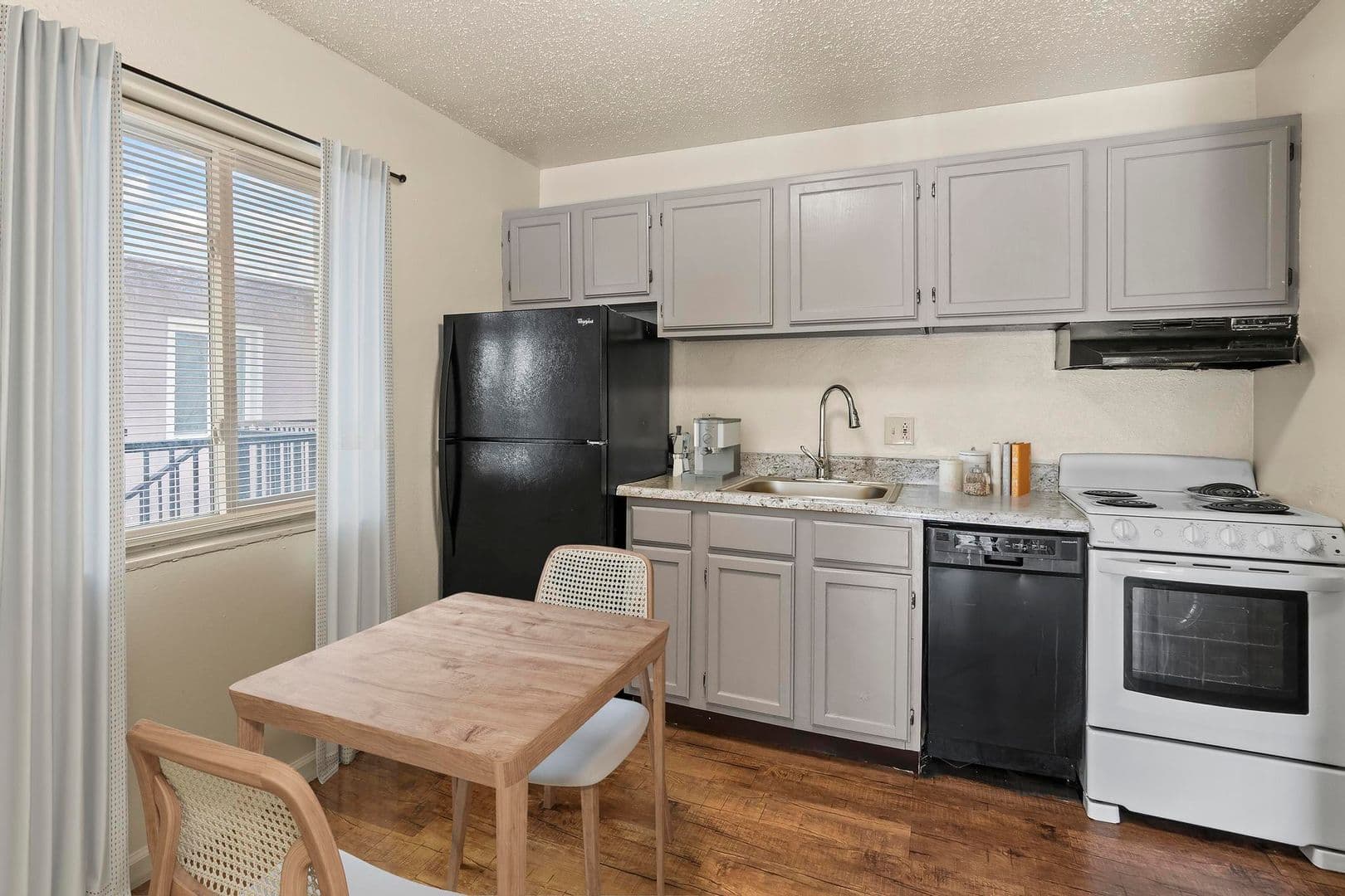 St Ann Apartment: 11120 Graben Dr, Apt D