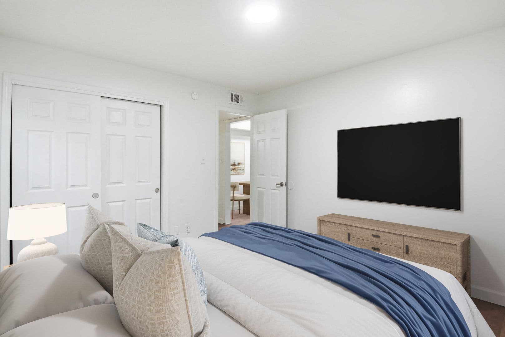 Jackson Apartment: 5255 Manhattan Road