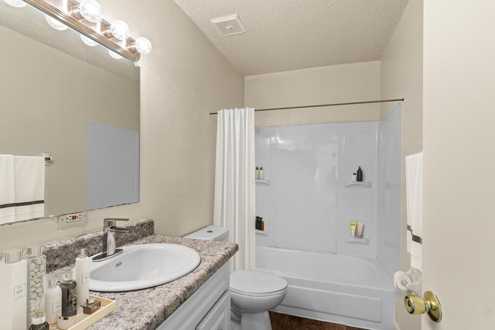 St Ann Apartment: 11120 Graben Dr, Apt D