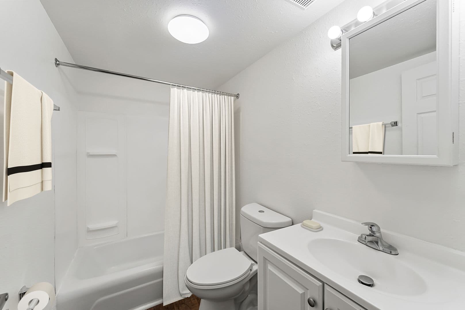 Wood River Apartment: 543 Charles Ave