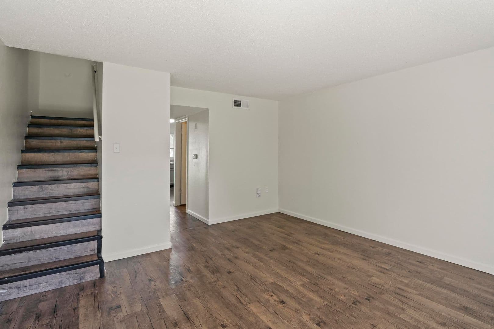 St Ann Apartment: 11120 Graben Dr, Apt D