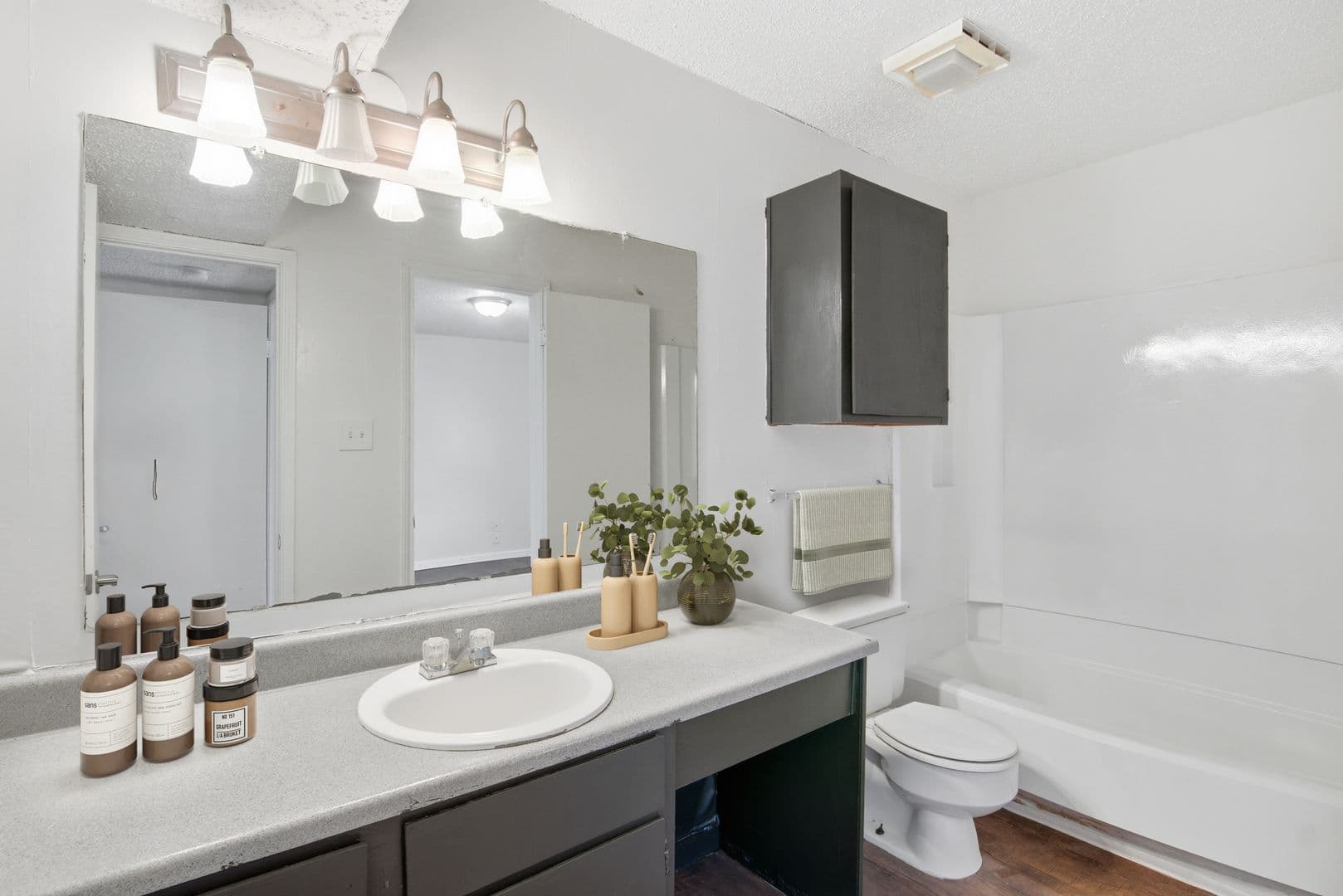 Jackson Apartment: 4901 Mc Willie Circle
