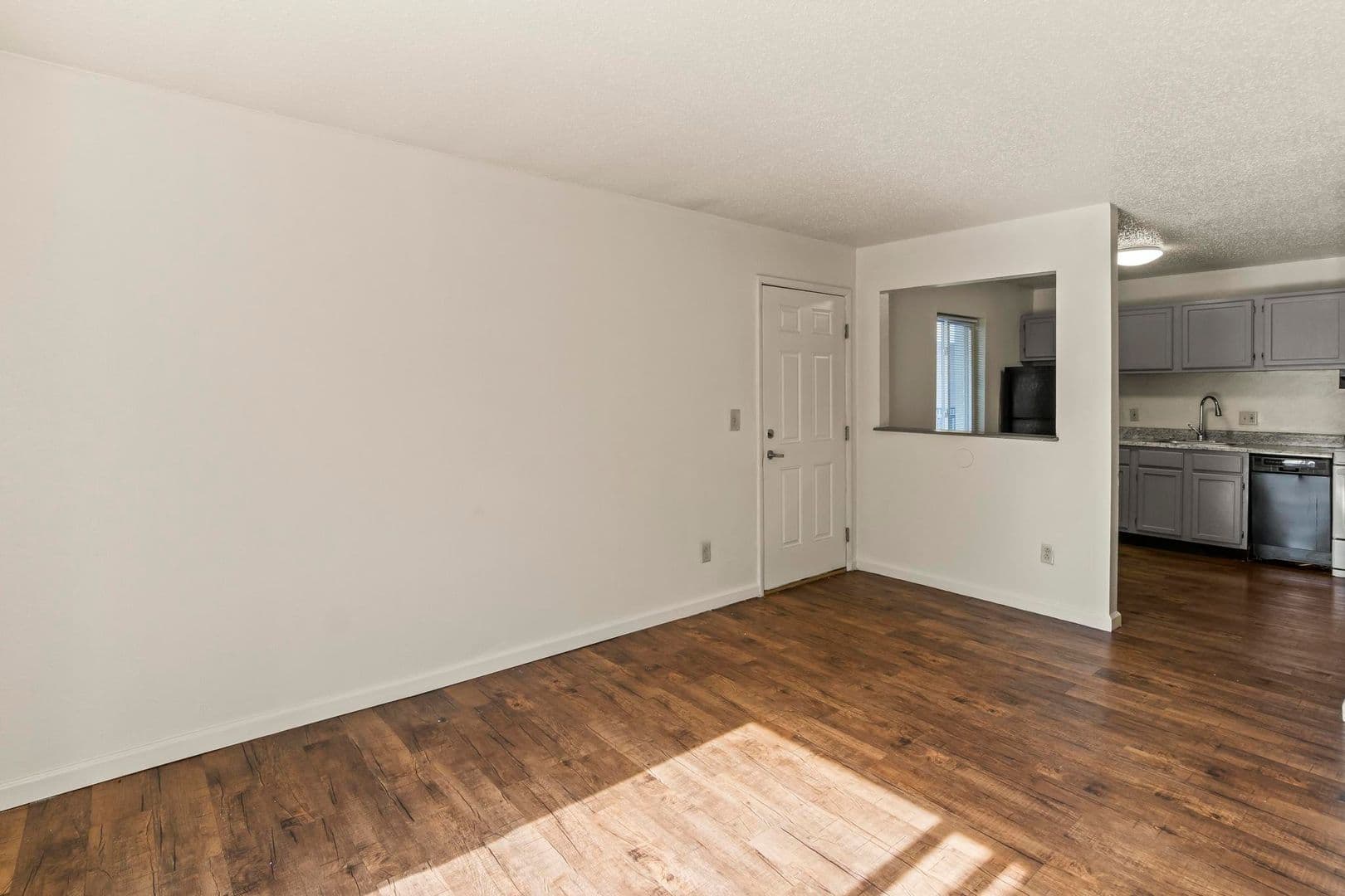 St Ann Apartment: 11120 Graben Dr, Apt D