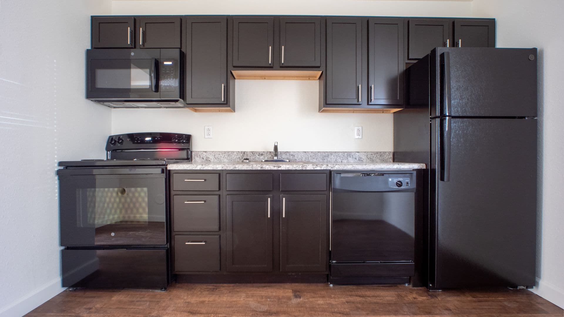 Wood River Apartment: 543 Charles Ave
