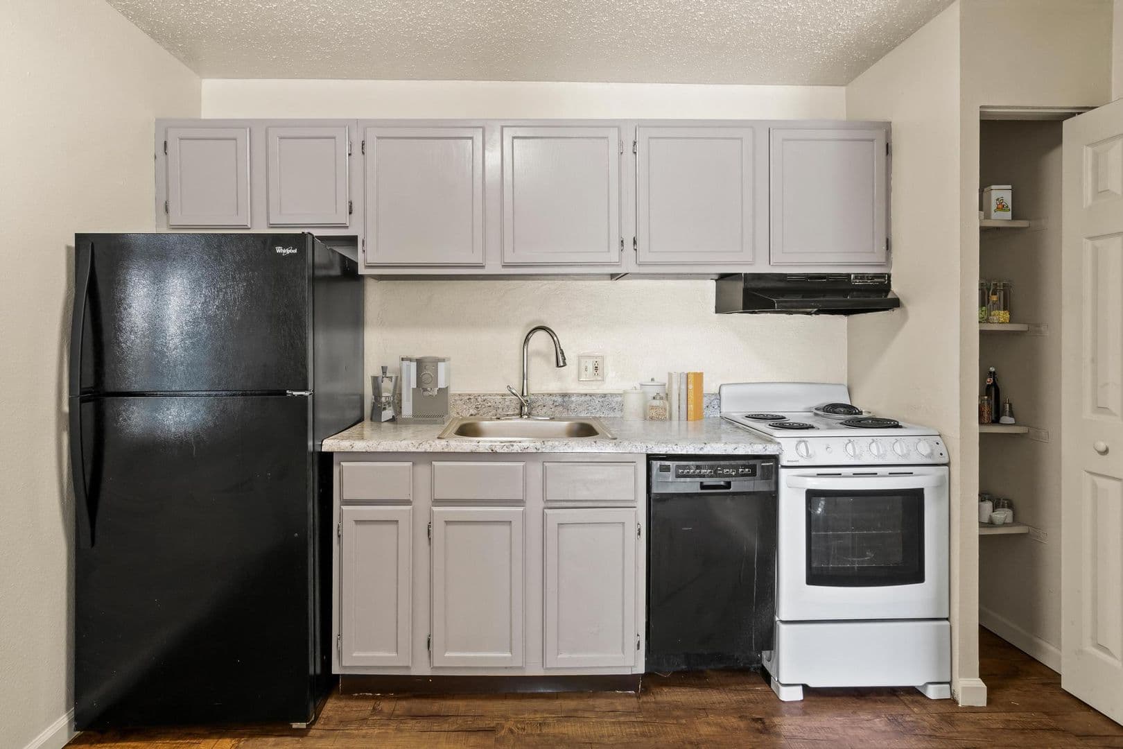 St Ann Apartment: 11120 Graben Dr, Apt D