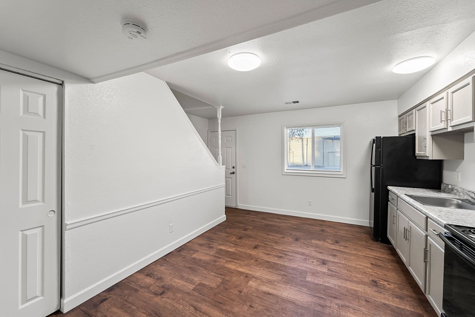 Wood River Apartment: 543 Charles Ave