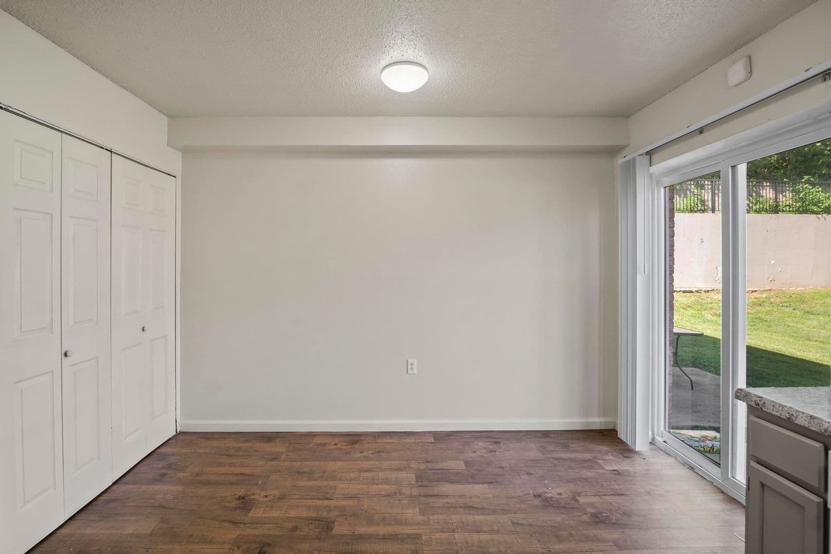 St Ann Apartment: 11120 Graben Dr, Apt D