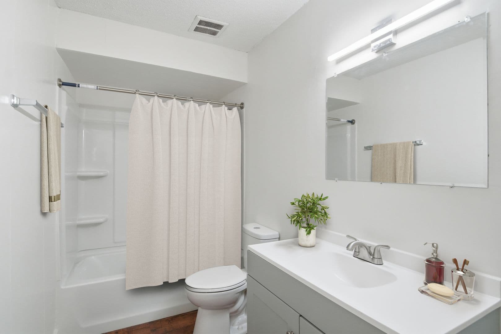 Jackson Apartment: 5255 Manhattan Road