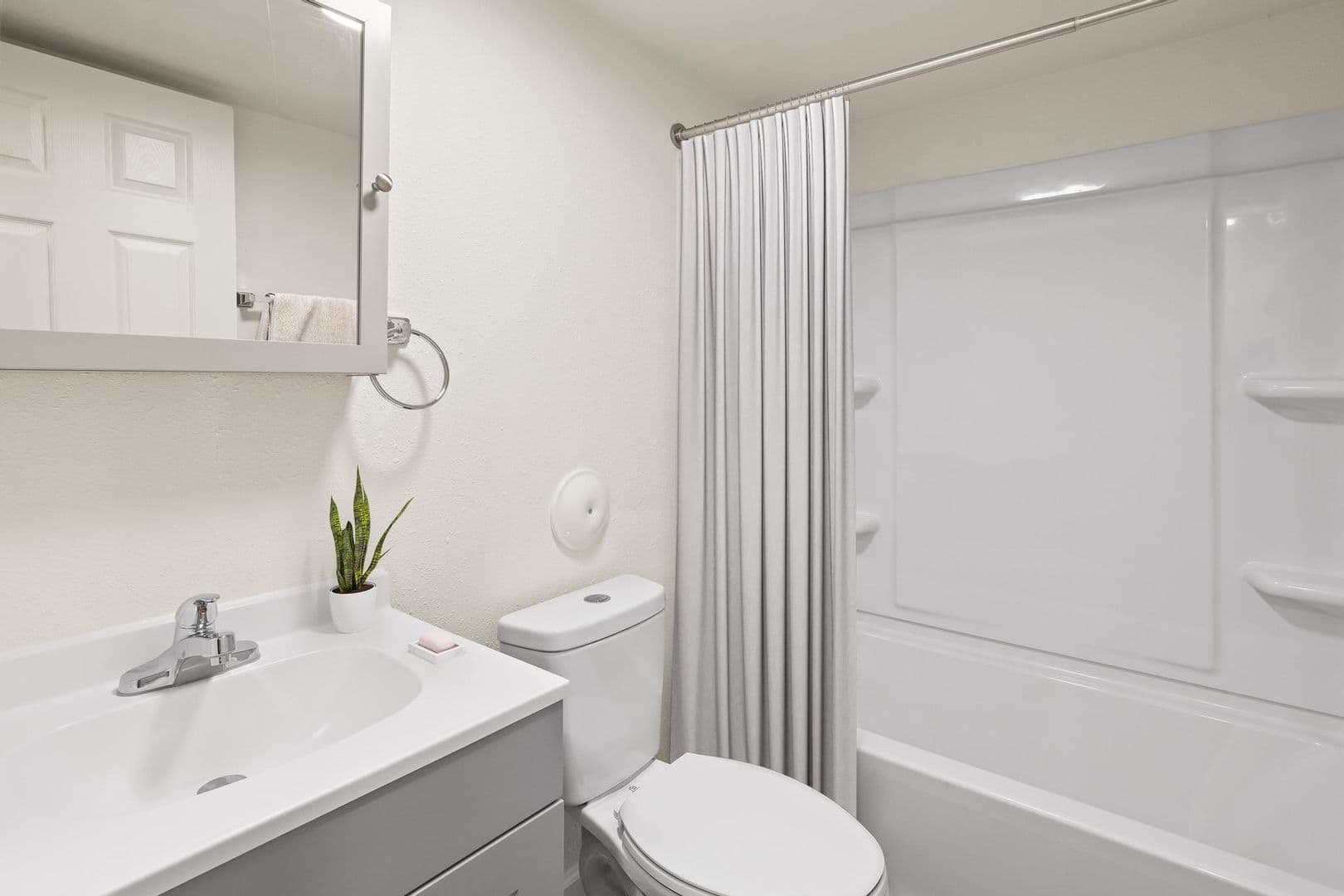 Collinsville Apartment: 1003 S Morrison Ave