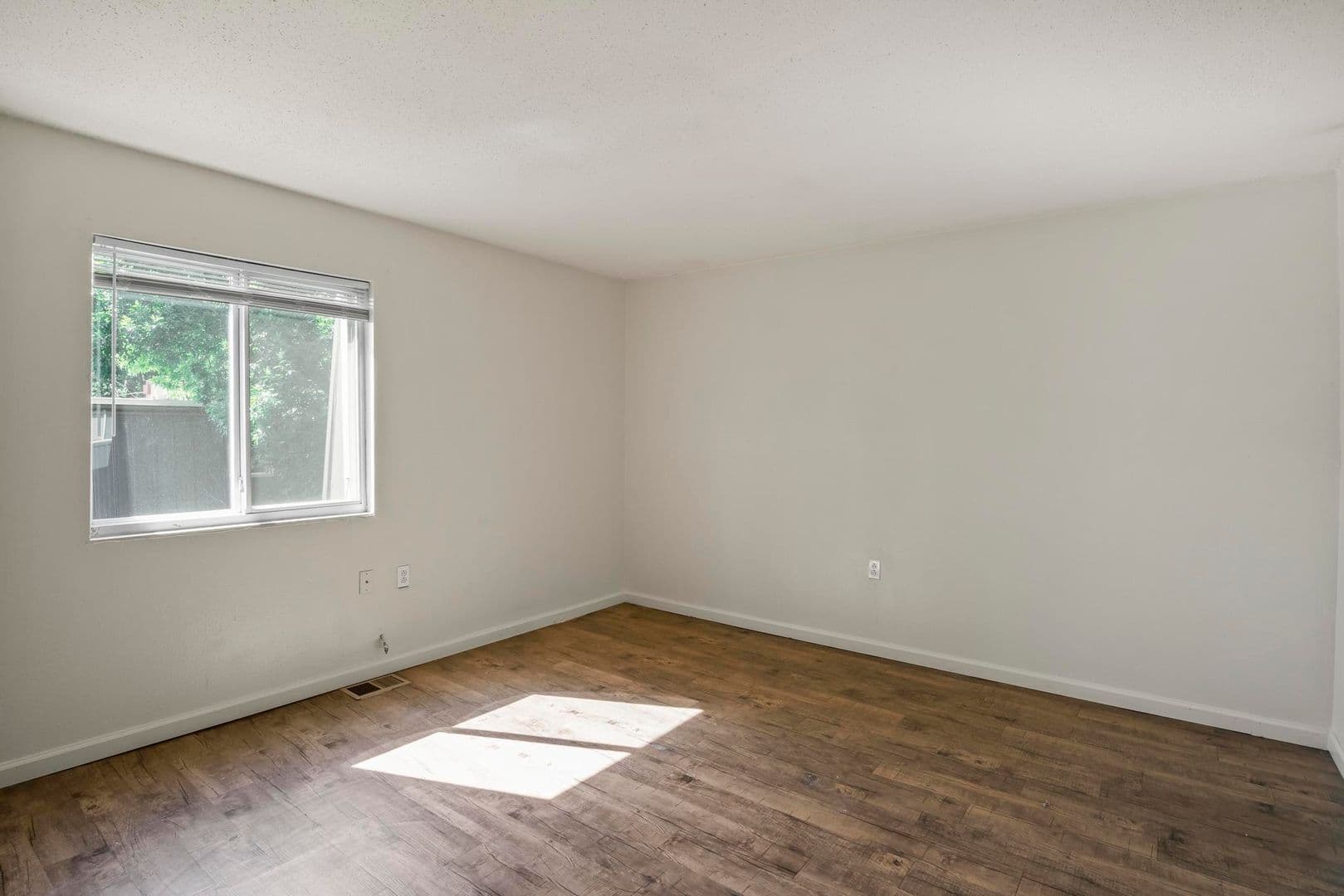 St Ann Apartment: 11120 Graben Dr, Apt D