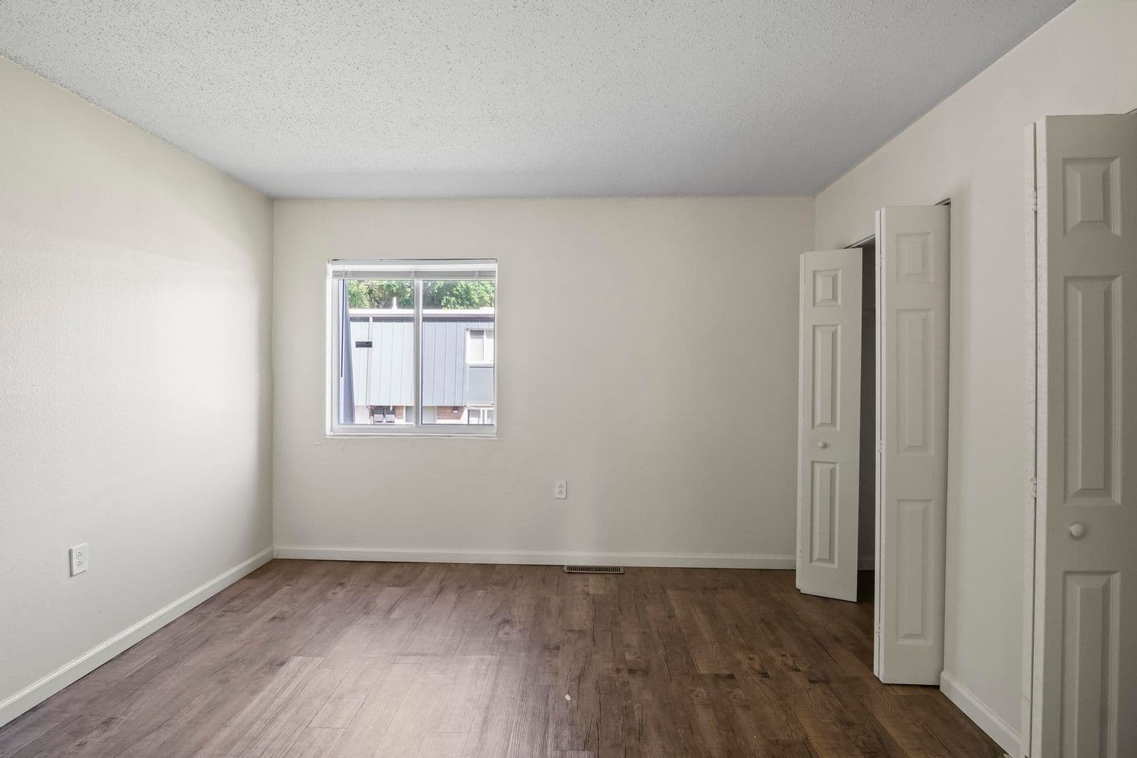 St Ann Apartment: 11120 Graben Dr, Apt D