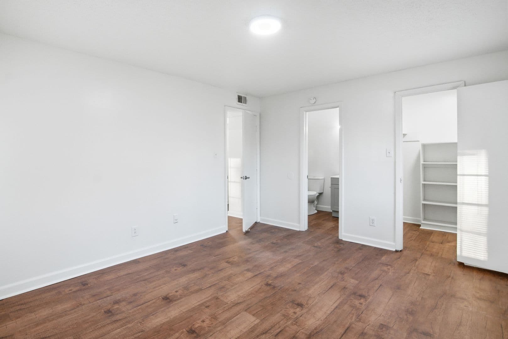 Jackson Apartment: 5255 Manhattan Road