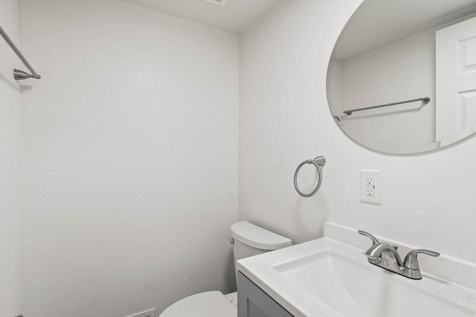 Granite City Apartment: 4078-01 Kathy Dr