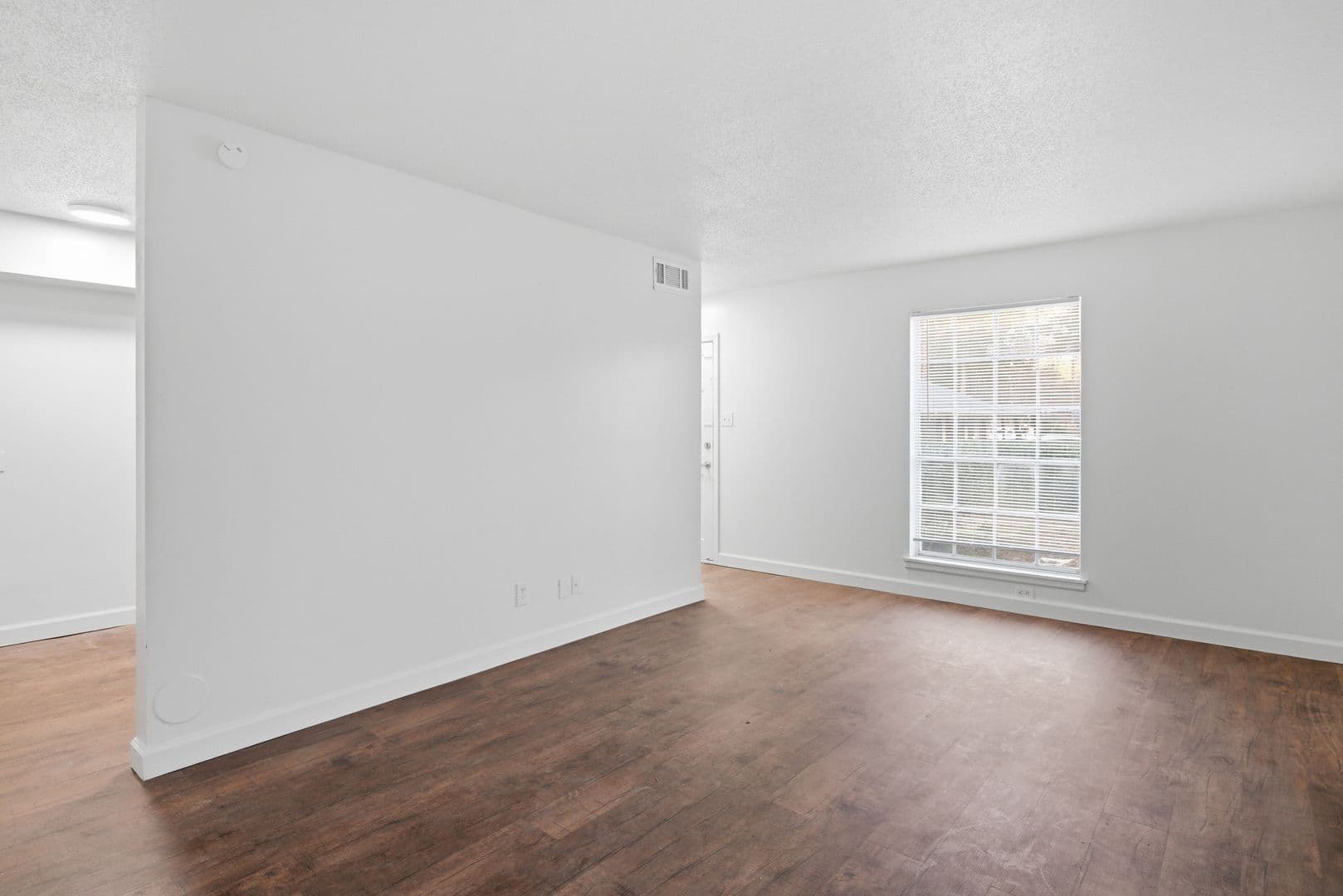 Jackson Apartment: 5255 Manhattan Road