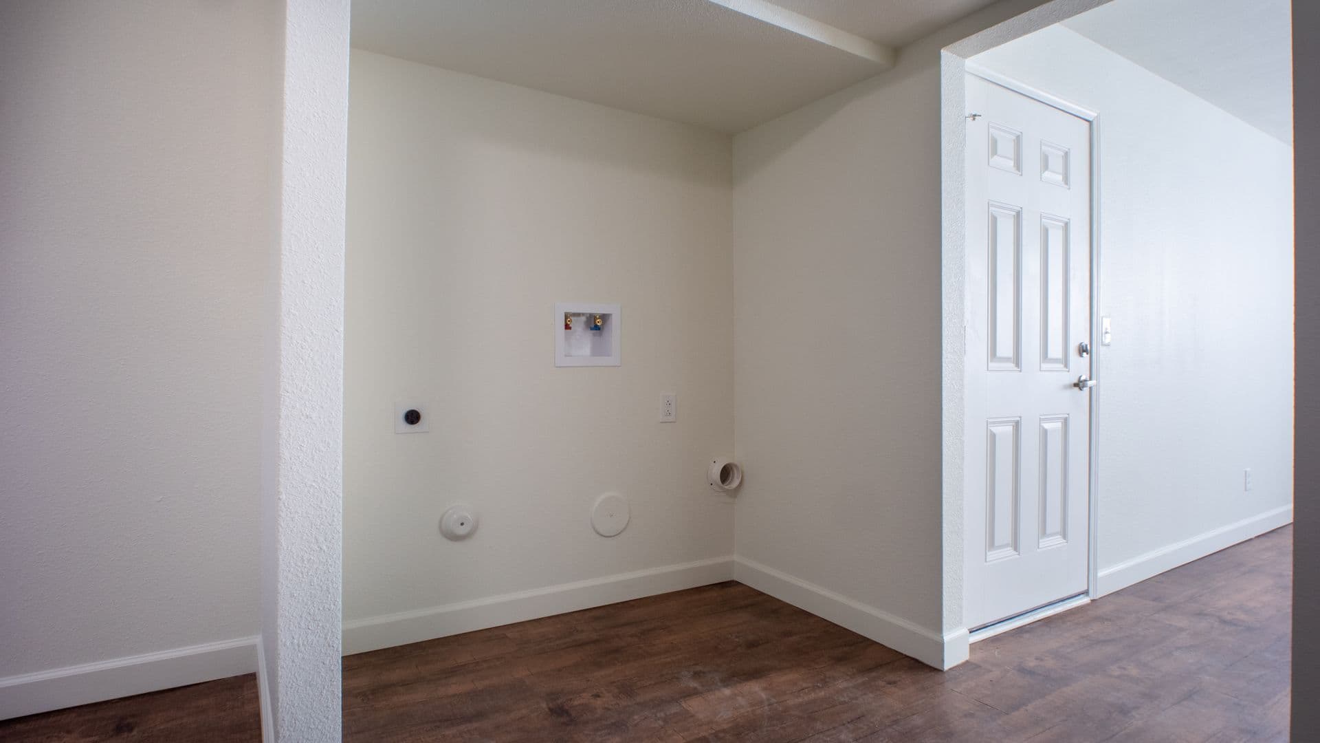 Wood River Apartment: 543 Charles Ave