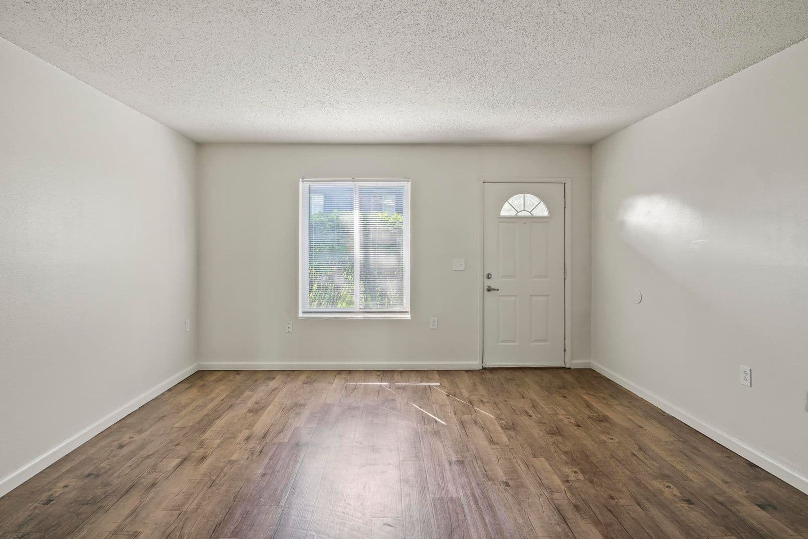 St Ann Apartment: 11120 Graben Dr, Apt D