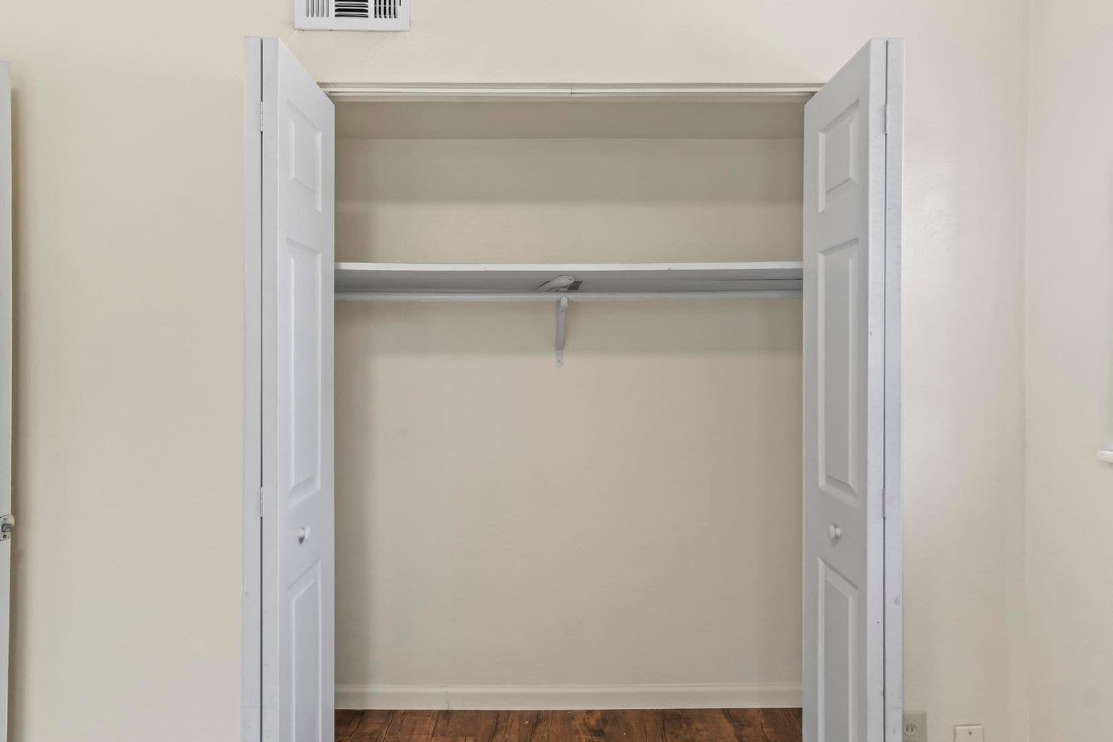 St Ann Apartment: 11120 Graben Dr Apt D