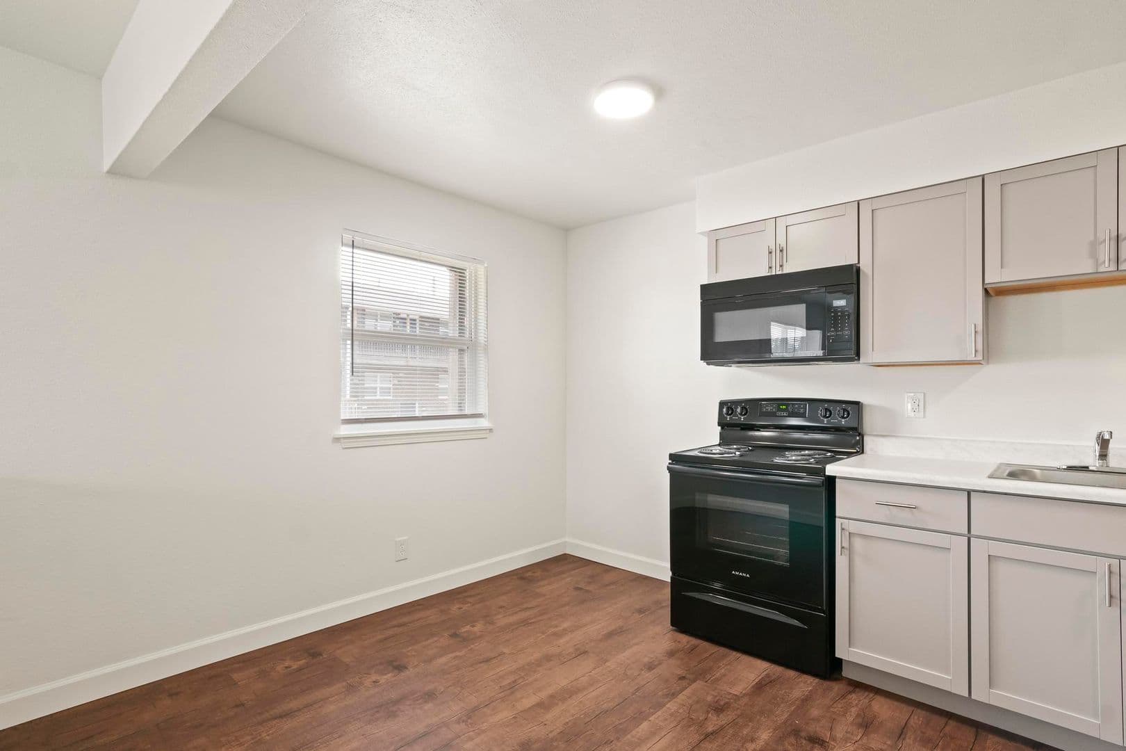 Collinsville Apartment: 1003 S Morrison Ave