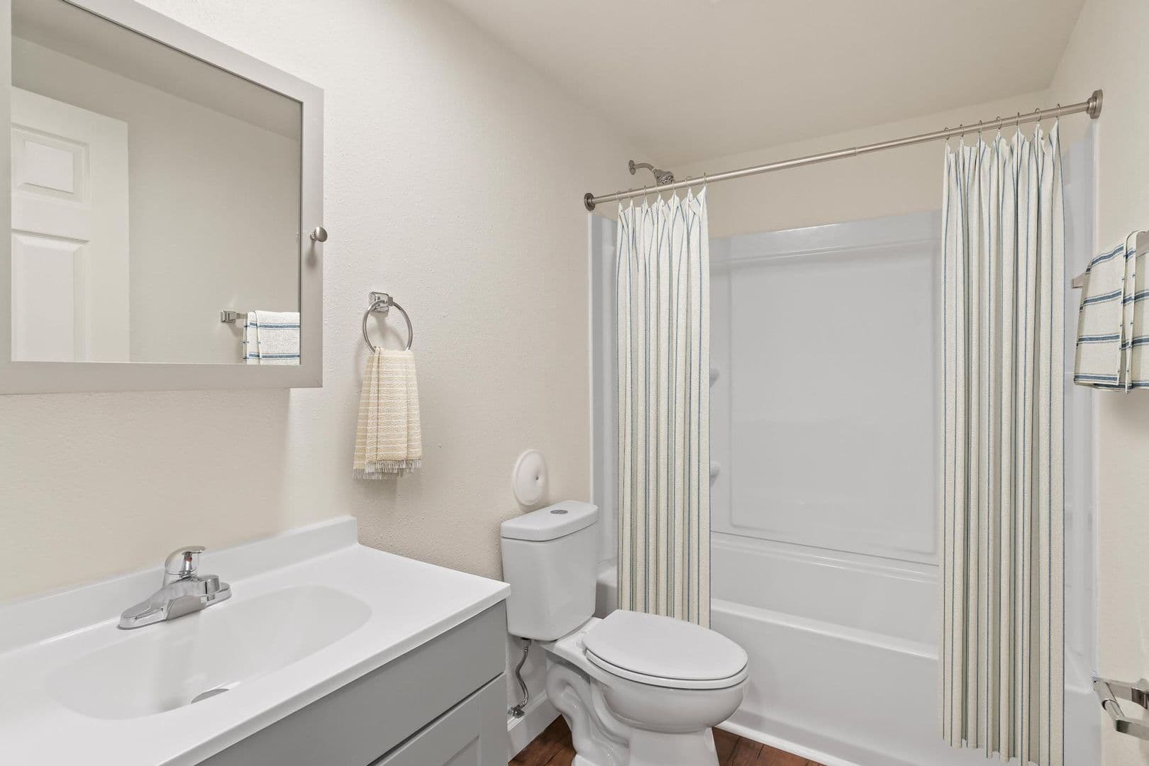 Collinsville Apartment: 1003 S Morrison Ave