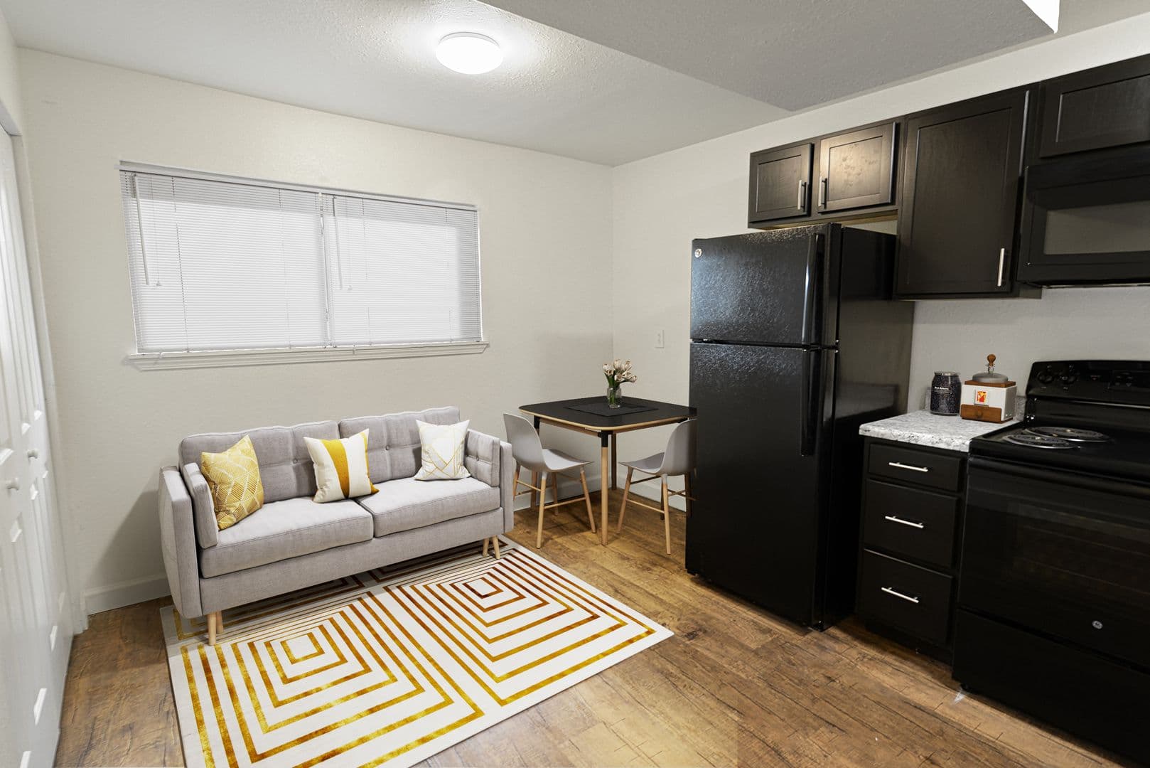 Wood River Apartment: 543 Charles Ave
