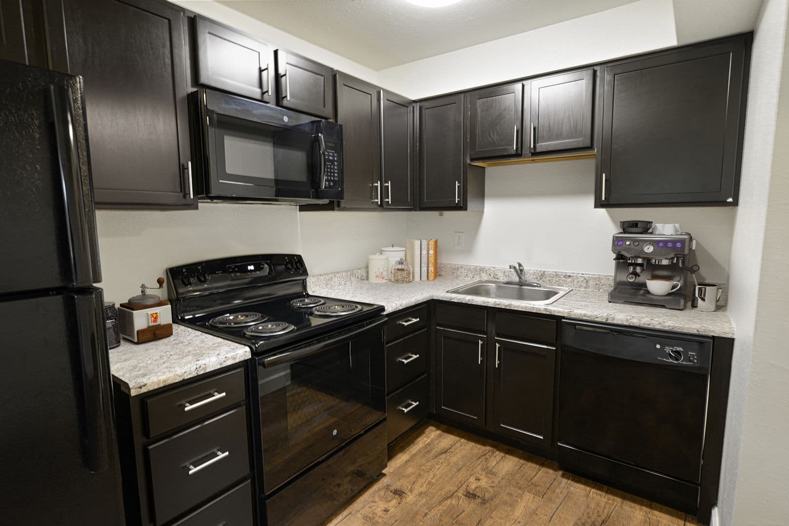 Wood River Apartment: 543 Charles Ave