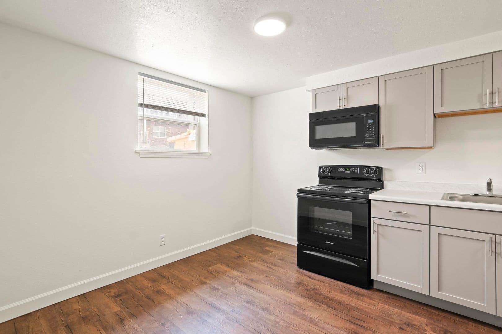 Collinsville Apartment: 1003 S Morrison Ave