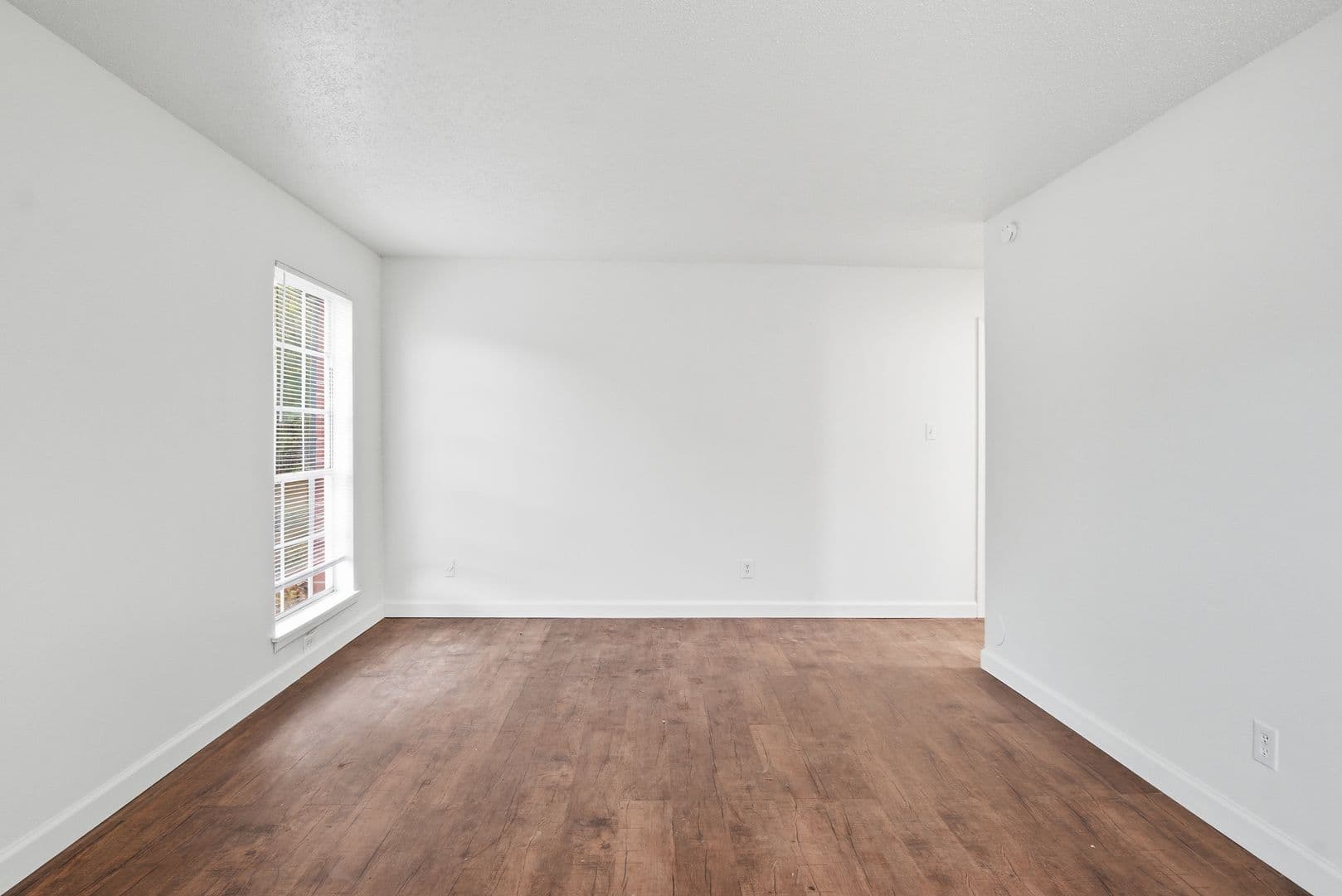 Jackson Apartment: 5255 Manhattan Road